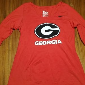 Women's Univeristy of Georgia v-neck shirt - M
